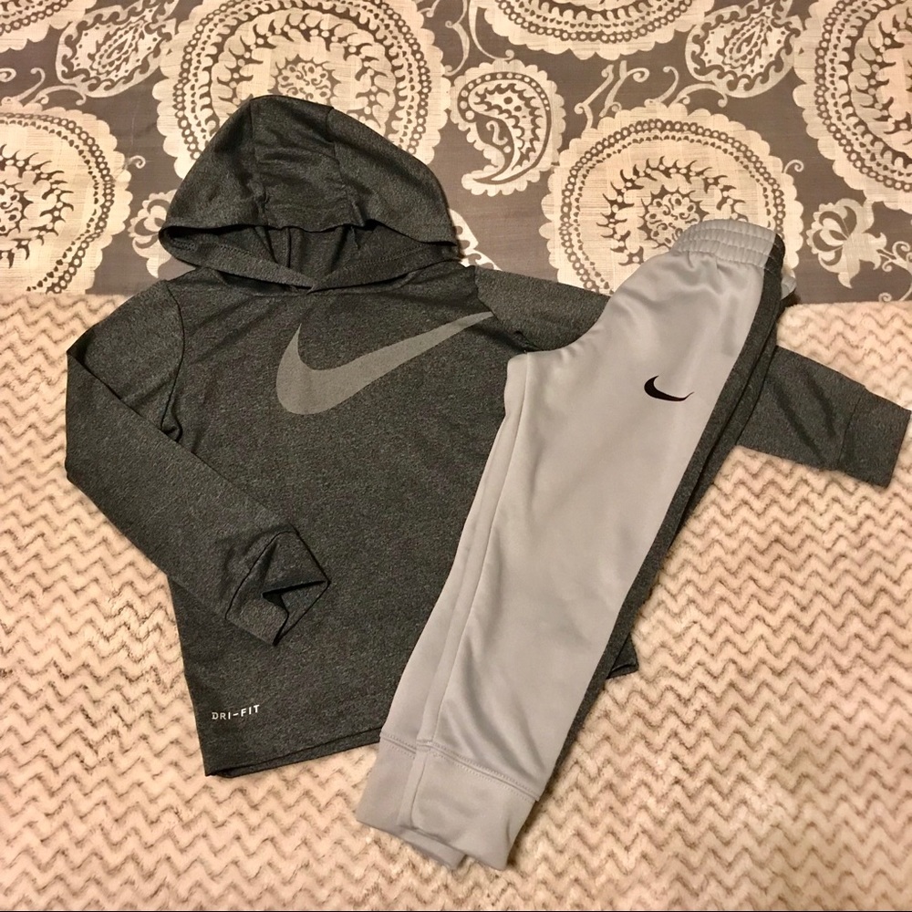 Nike toddler boy hoodie and joggers set 3T